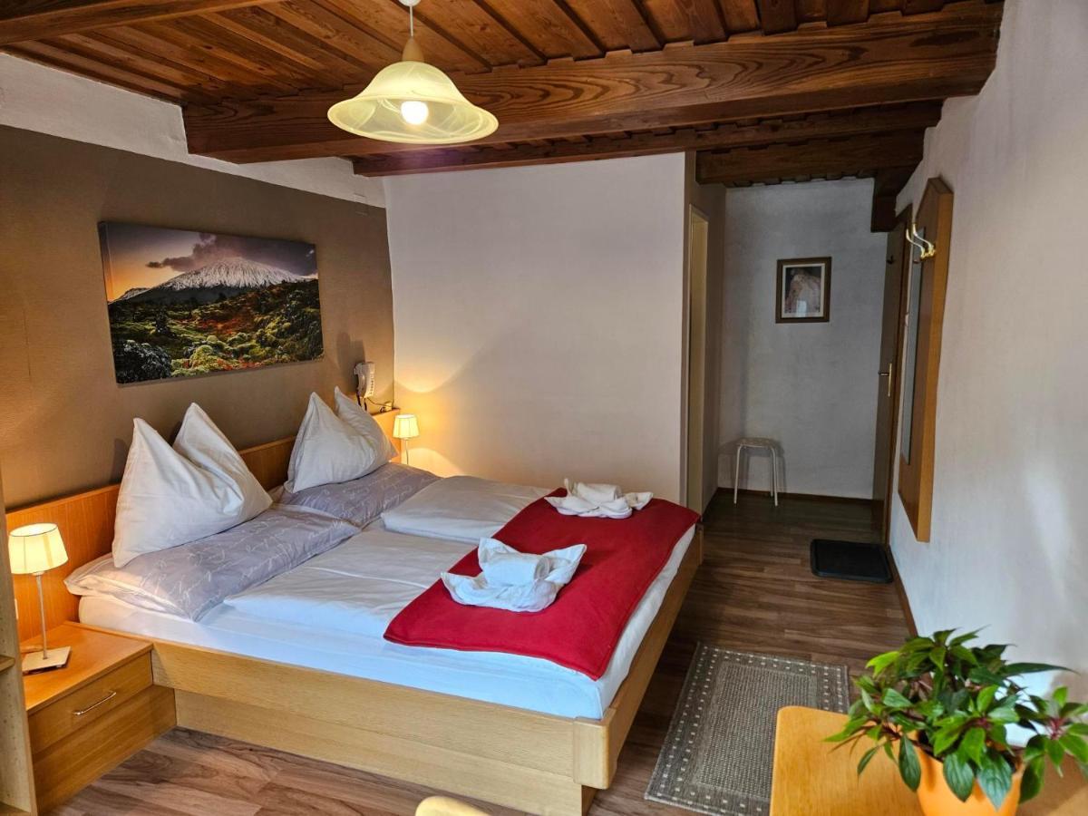 באד קליניקירשהיים Gasthof-Pension Alt Kirchheim מראה חיצוני תמונה