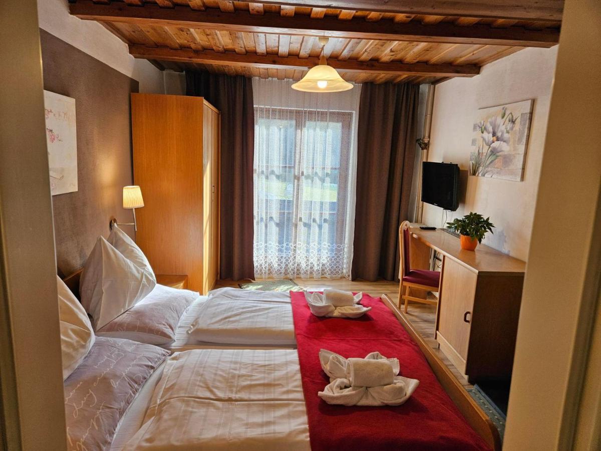 באד קליניקירשהיים Gasthof-Pension Alt Kirchheim מראה חיצוני תמונה